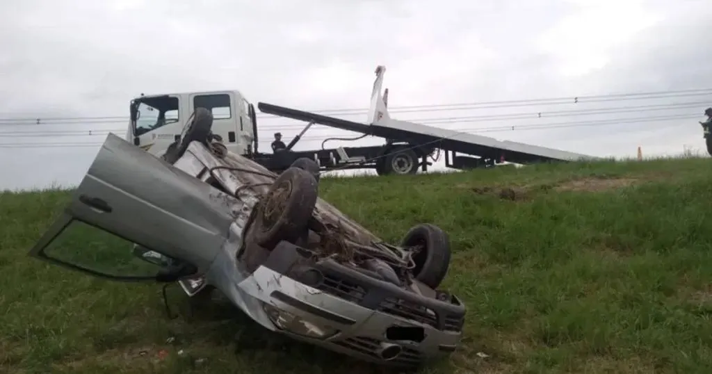 Accidente en la Ruta 14: volcó un auto con cuatro personas que regresaban del Mundial de Canotaje