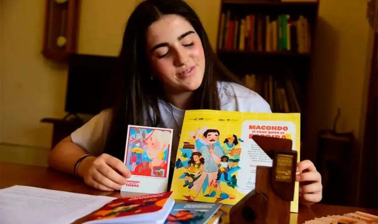 Adolescente argentina ganó un concurso internacional con un cuento inspirado en los lapachos rosados