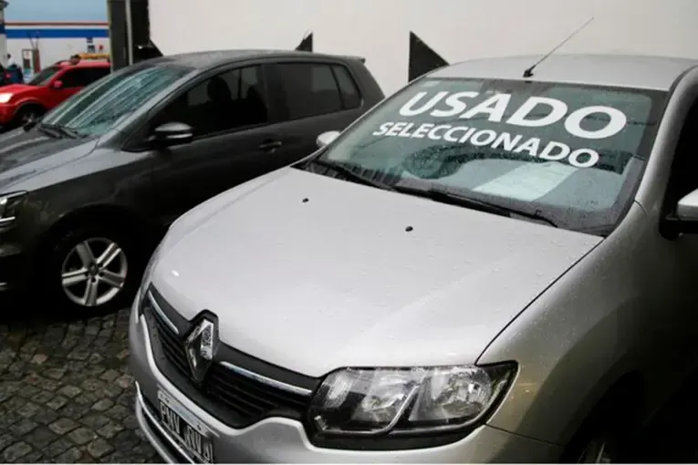 Advierten que autos usados pueden acumular multas millonarias que no figuran al comprarlos
