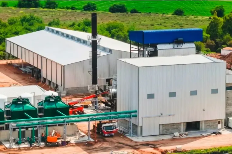 Advierten que habrá ruidos fuertes durante un mes por purgas de gases en una planta frigorífica