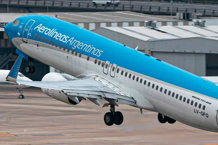 Aerolíneas Argentinas ofrece pasajes en hasta 12 cuotas sin interés: cómo acceder a la promoción
