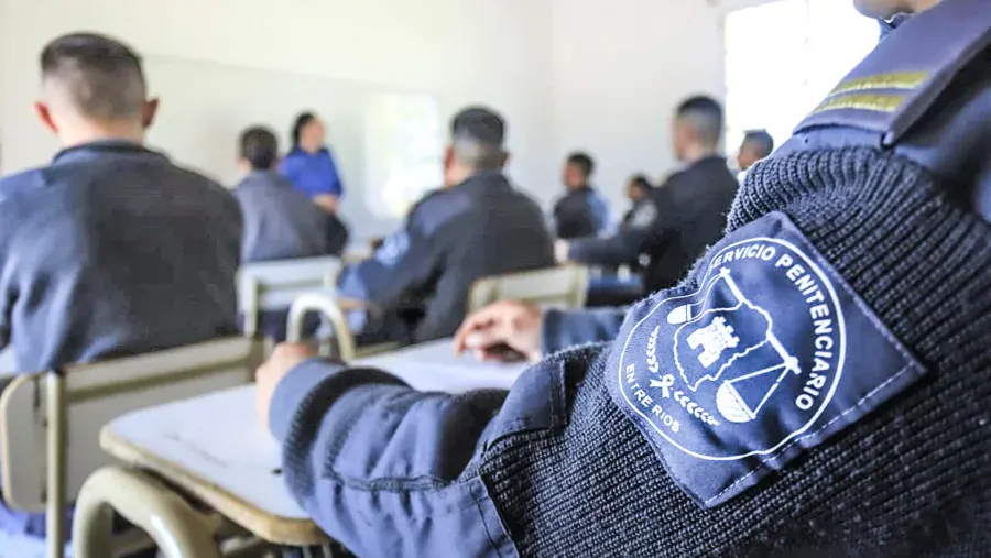 Agentes penitenciarios: seis meses de internado, beca y una convocatoria especial para quienes tengan oficio