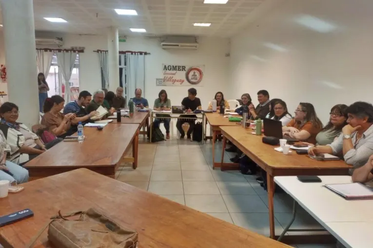 AGMER endurece críticas y exige "discutir seriamente una significativa recomposición salarial"