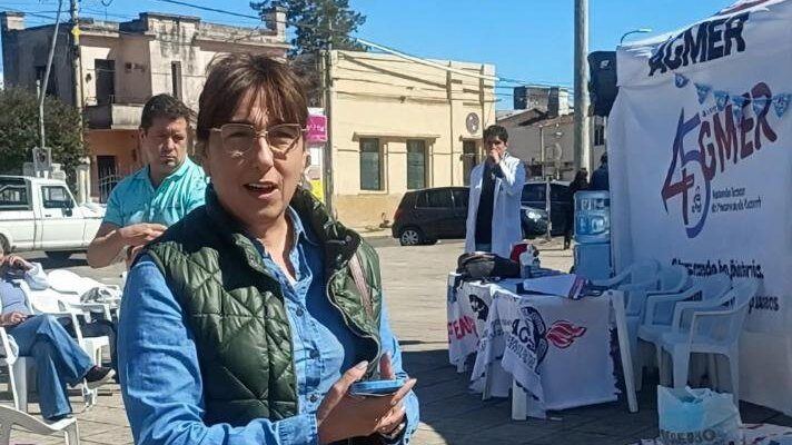 AGMER repudió en plena plaza la presencia de Gladys Domínguez