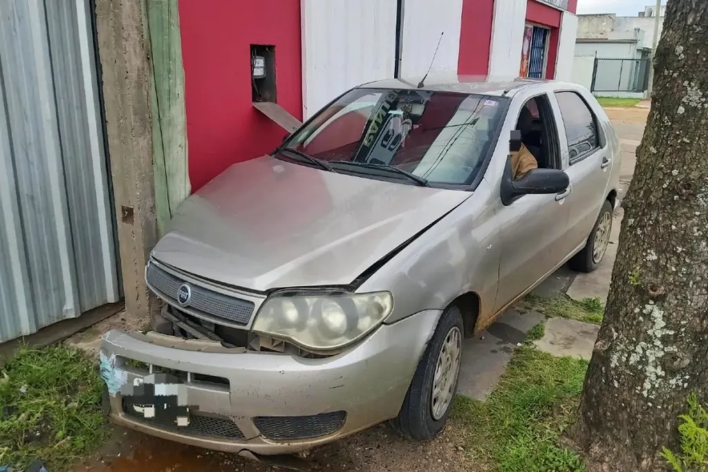 Alcoholizado al volante, se quedó dormido y terminó contra la vidriera de un comercio