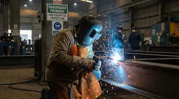 Alerta en las fábricas: un sector industrial clave cayó a su nivel más bajo en diez años