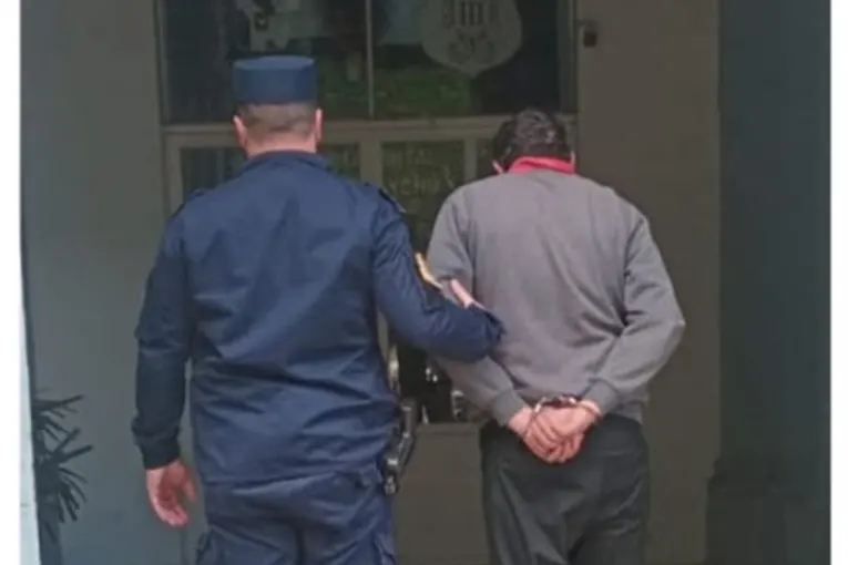 Allanaron una vivienda, secuestraron una bicicleta y aprehendieron a un hombre