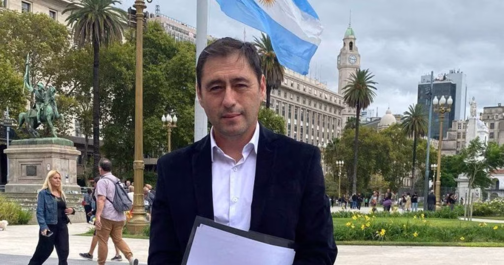 Allen vota si sigue Román tras la imputación por corrupción