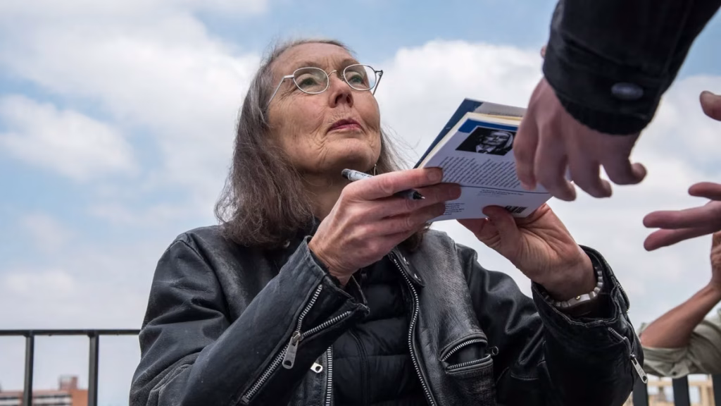 Anne Carson ganó el Nobel y su obra vuelve al centro de la escena