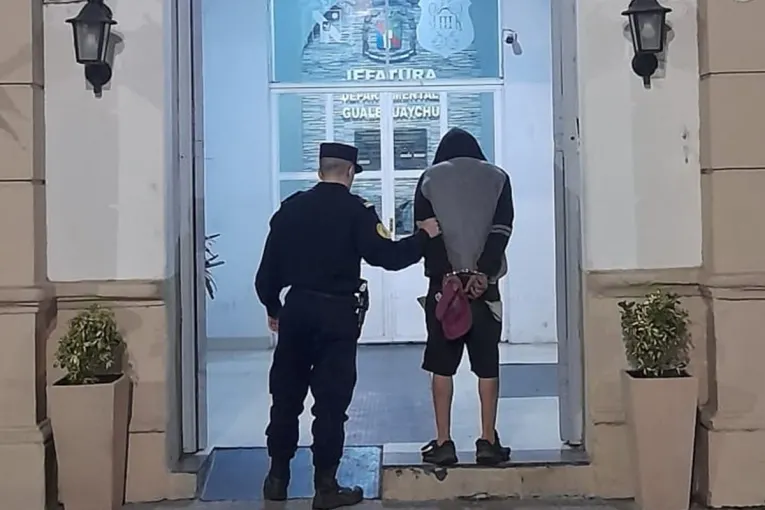 Aprehendieron a un hombre que habría intentado robar en un camión repartidor