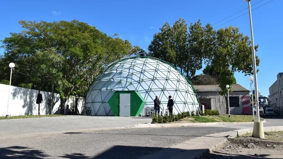 Arte en Conexión presenta un recital poético inmersivo en el Domo del Mirador TEC