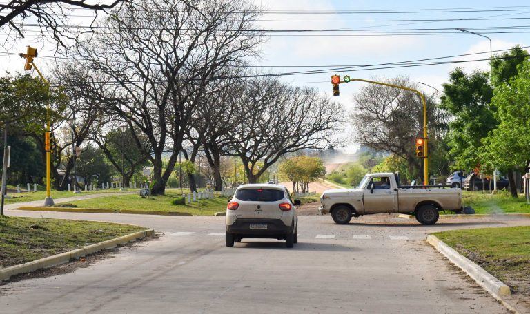 ¡Atención!: nuevos semáforos en la intersección de Pancho Ramírez y 25 de Mayo