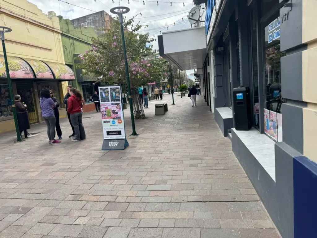 Aumenta el movimiento en la peatonal por las compras del Día de la Madre