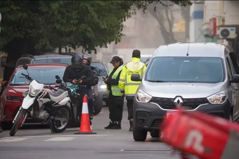 Aumentaron las multas de tránsito en Santa Fe: cuánto cuestan las infracciones más comunes