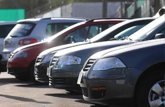 Autos usados pueden acumular multas millonarias que no figuran al comprarlos: los detalles
