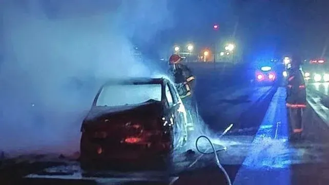 Autovía 14: un automóvil se incendió en plena marcha