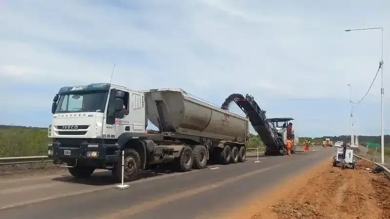Autovía del Mercosur avanza con el reasfaltado integral de la Ruta Nacional A015