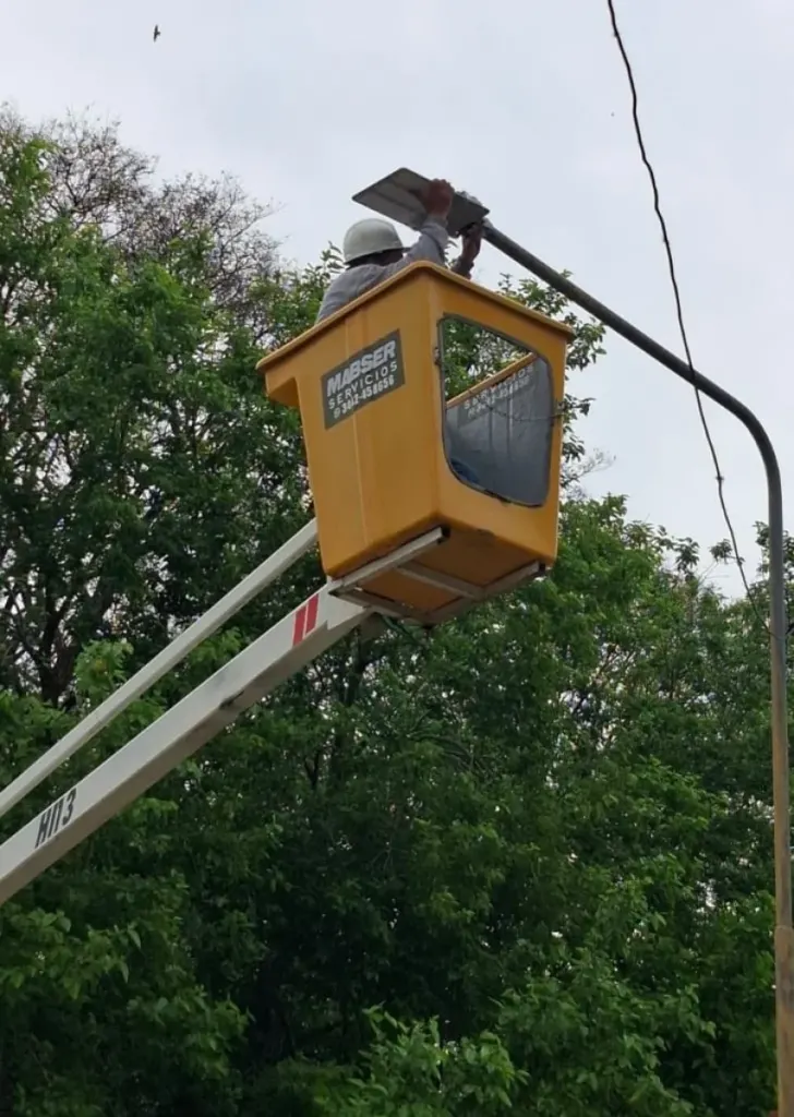 Avanza el recambio de 544 luminarias LED en cuatro barrios de la ciudad