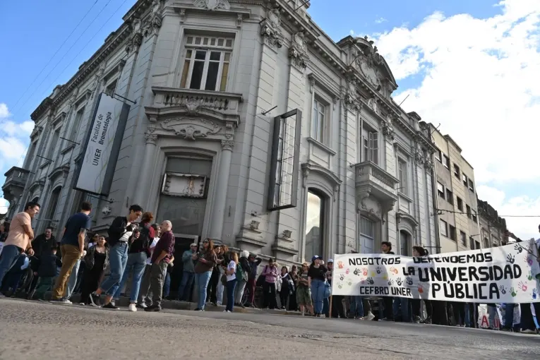 Bajos salarios, recortes en becas y falta de infraestructura: el impacto de la crisis universitaria en Gualeguaychú