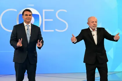 Balotaje en Brasil: Lula y Flavio Bolsonaro se enfrentan en la elección más pareja en un país partido al medio
