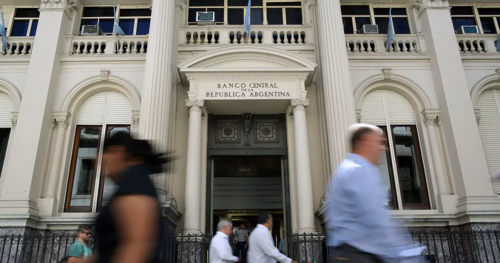 Bancarios cerraron otro aumento y el básico superará $2,55 millones