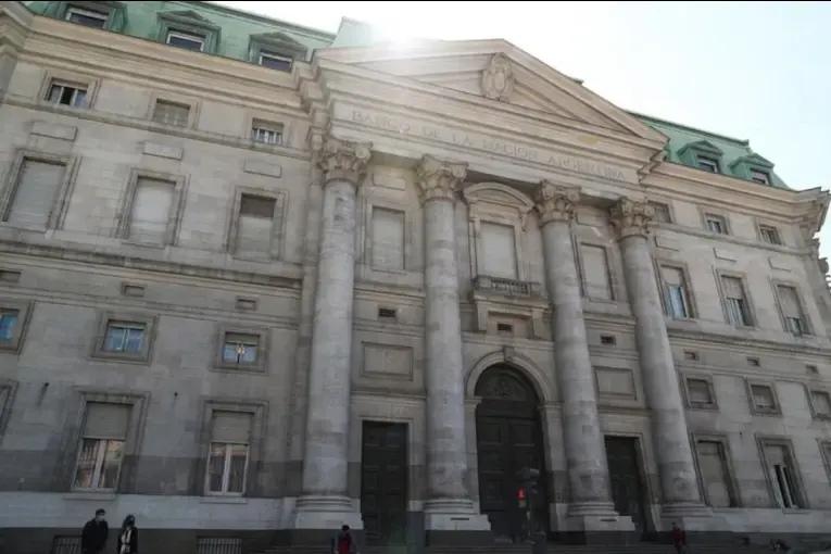 Bancos cerrados por cinco días en noviembre: qué pasará en Entre Ríos por la visita del Papa