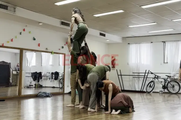 “Bien al sur”: 15 bailarines estrenarán una obra de danza contemporánea en Paraná