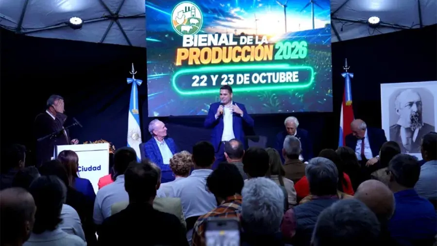 Bienal de la Producción: el intendente Gustavo Bastian destacó el diálogo entre lo público y lo privado