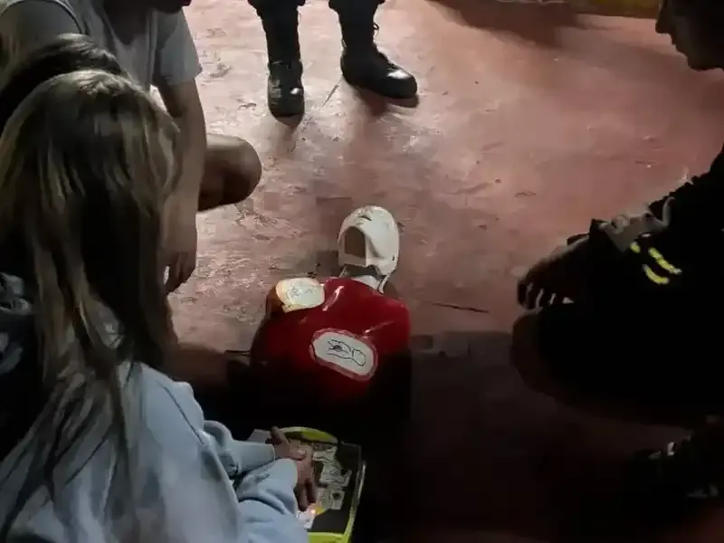 Bomberos Voluntarios de Concordia capacitaron a estudiantes en RCP y uso de DEA