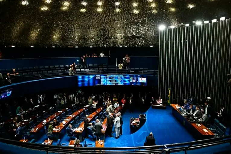 Brasil aprobó una reforma para reducir la jornada laboral a cinco días