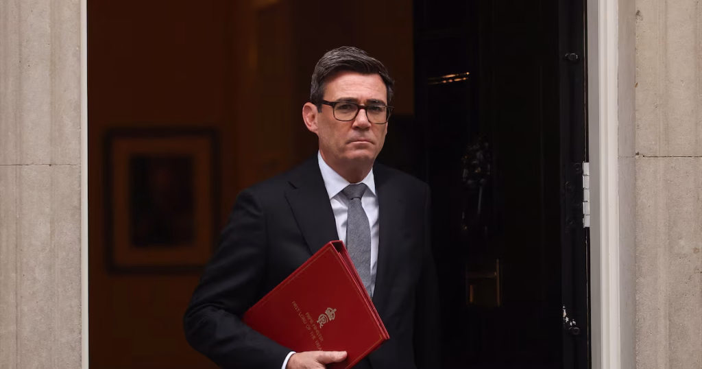 Burnham endurece la defensa británica de Malvinas ante el Parlamento