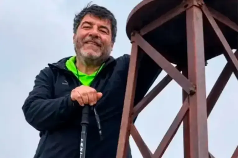 Buscan con drones y cámaras térmicas al docente perdido en un cerro: qué hipótesis manejan