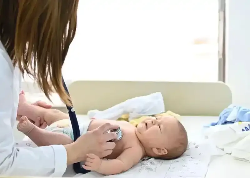 Cada vez hay menos pediatras por los bajos salarios y los problemas con las obras sociales