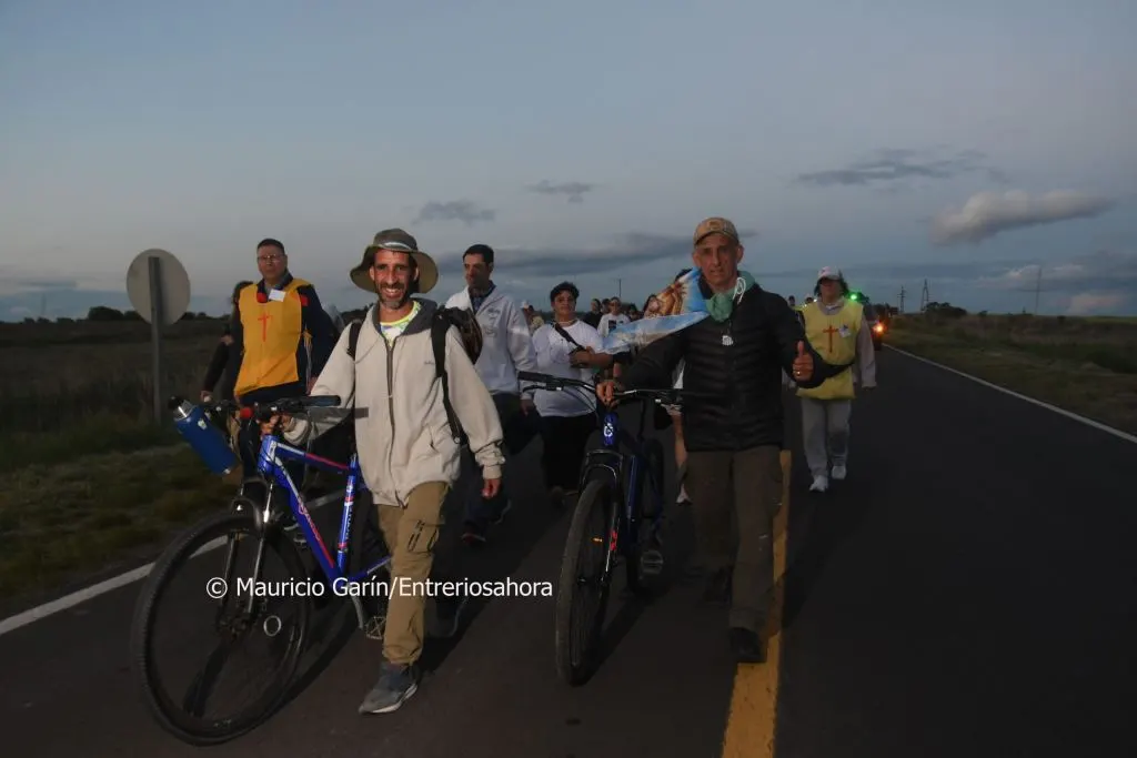 Caminar y reír, a lo largo de 90 kilómetros