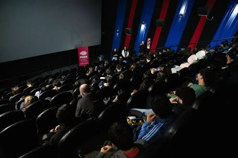 Camino al Ficer proyecta la película «Rinoceronte» para jóvenes de escuelas secundarias