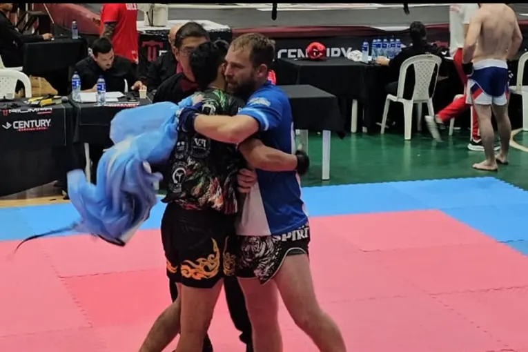 Campeón mundial en Colombia: Brian Santellán llevó la Bandera Argentina a lo más alto del podio