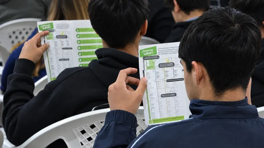 Capacitaron a estudiantes secundarios en el uso de la Boleta Única de Papel