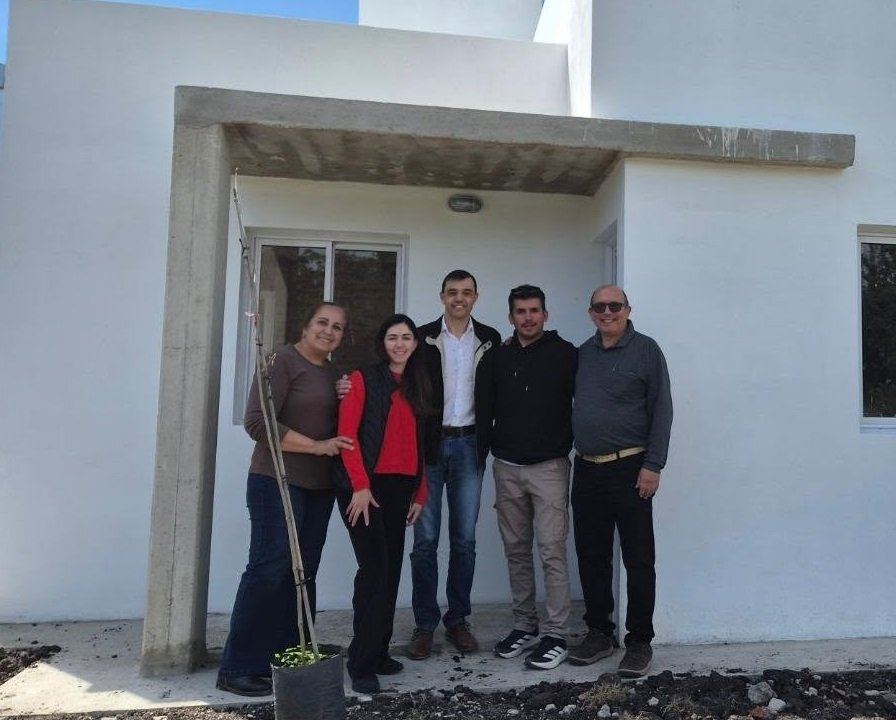 Cerrito: Tomassi entregó una nueva vivienda