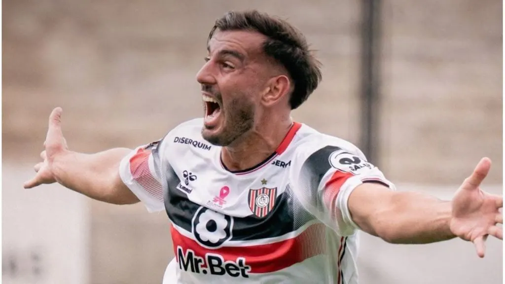 Chacarita ganó y complicó a Patronato