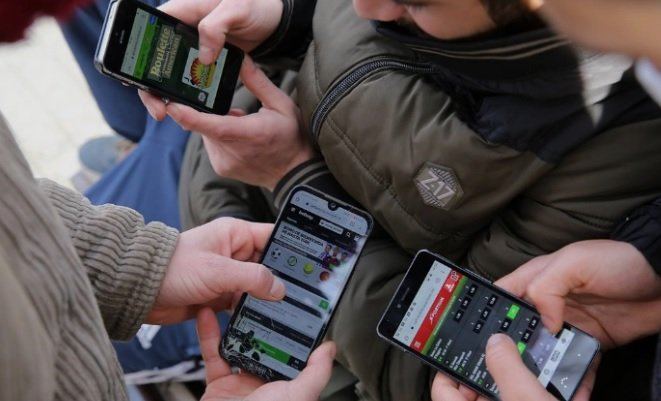 Charla sobre prevención de apuestas online en adolescentes y jóvenes en Paraná