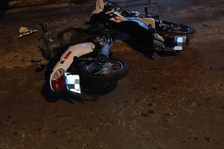 Choque entre dos motos en Concordia: una mujer fue trasladada al hospital