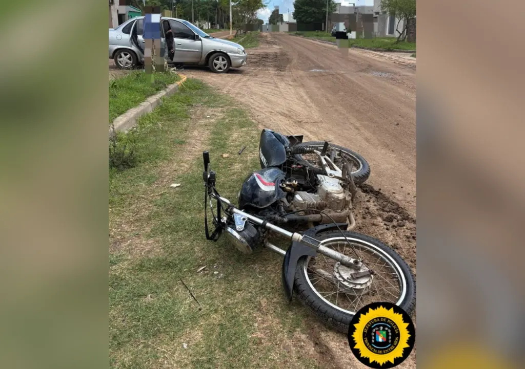 Choque entre un auto y una moto en San Salvador: no hubo heridos