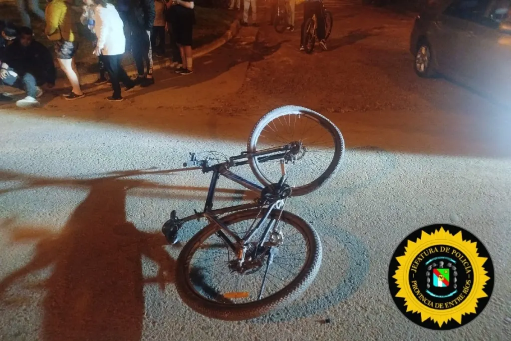Choque entre una moto y una bicicleta terminó con una mujer en terapia intensiva
