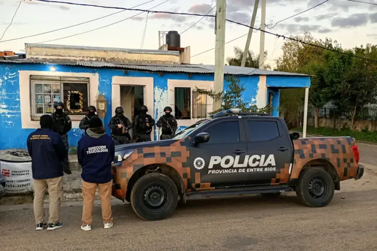 Cinco allanamientos en Concordia: secuestraron 420 envoltorios de cocaína y detuvieron a tres personas