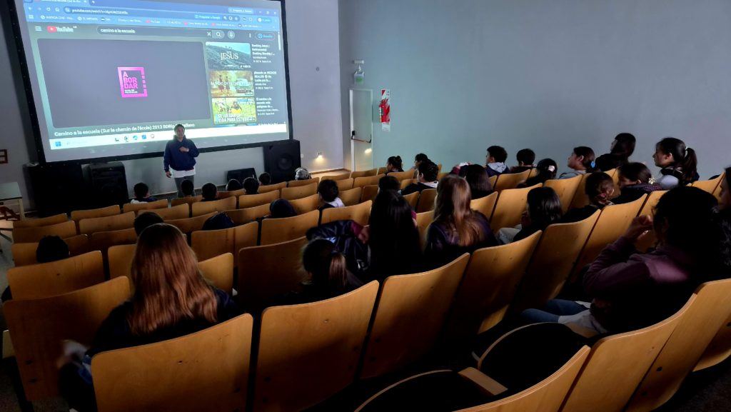 Cine y Comunidad en el CIC con alumnos de la Escuela 92