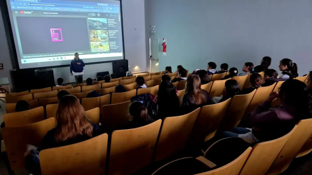 Cine y Comunidad en el CIC con alumnos de la Escuela 92