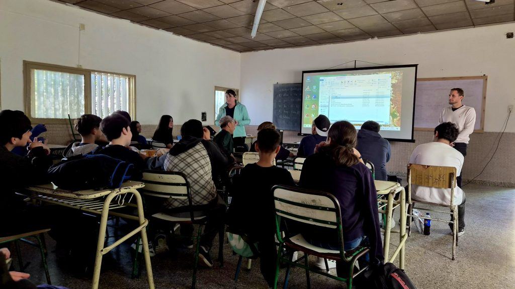 Cine y Comunidad llegó a la EET N°2 para reflexionar sobre el grooming