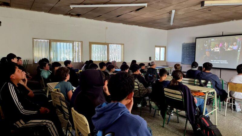Cine y Comunidad promovió la reflexión sobre el grooming en una escuela de la ciudad