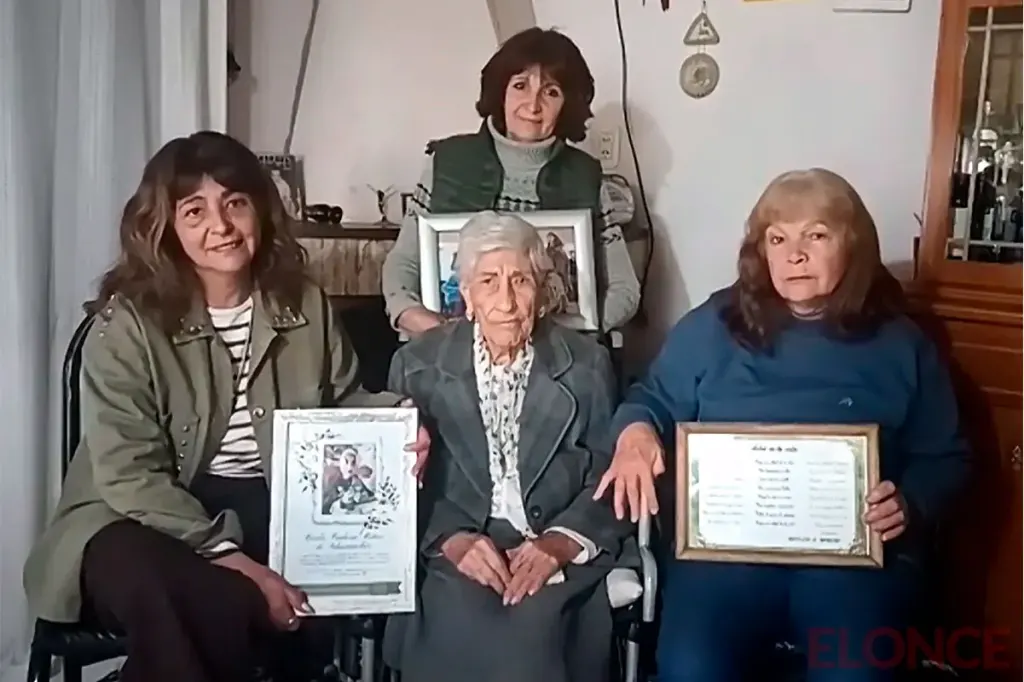 Cirila es entrerriana, tiene 104 años y fue homenajeada en el Día de la Madre