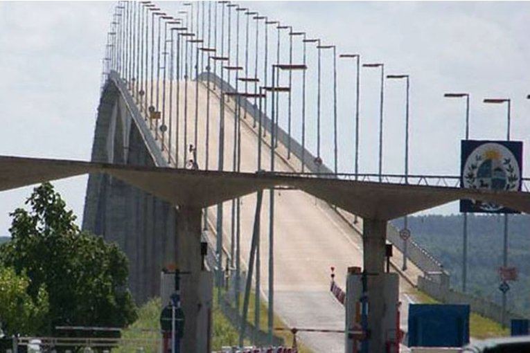 Ciudadana cubana intentó cruzar el río Uruguay para ingresar a Entre Ríos escondida en un auto
